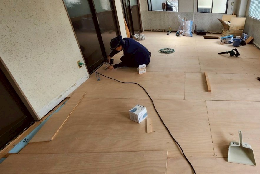 筆工房の床を改修させていただきました！